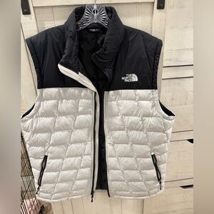 The North Face Men's Black and White Quilted Vest
